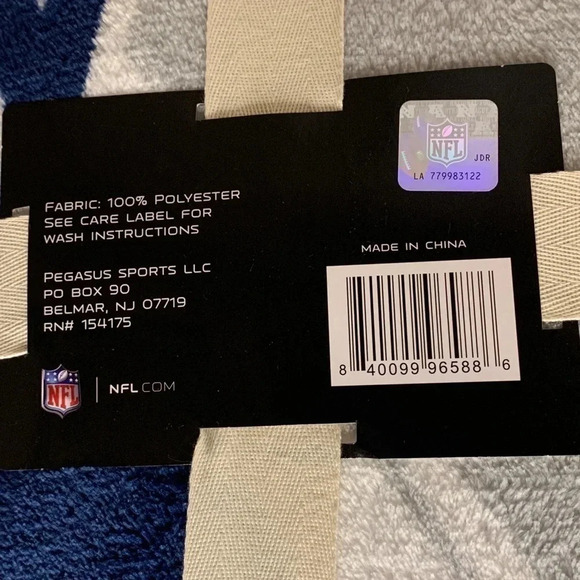 Dallas Cowboys NFL Throw Blanket and Pillows Team Name, Logo - Picture 4 of 8